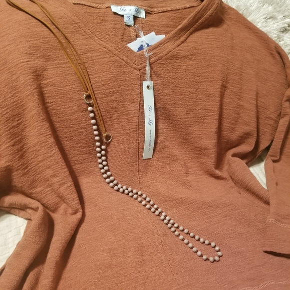 She and Sky Top - Picture 2 of 4